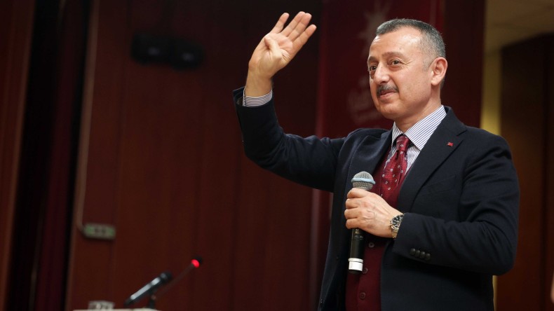 Başkan Büyükakın, “Vesayeti ve parmak sallama dönemlerini bitirdi”