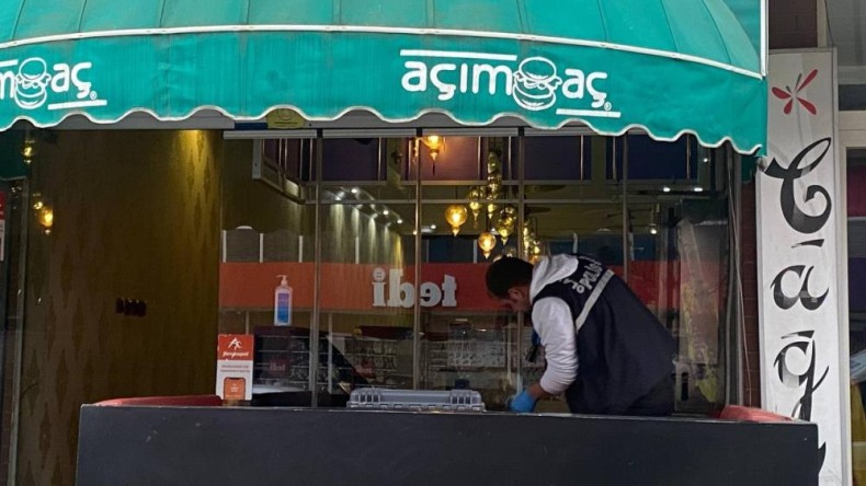 Gece vakti içeri girdi: Hem motosikleti hem kaskı çaldı