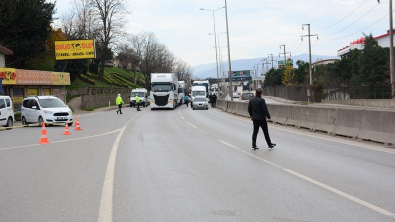 Şüpheli çanta trafiği durdurdu