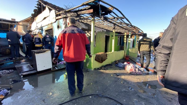 2 aylık bebek yangında can verdi