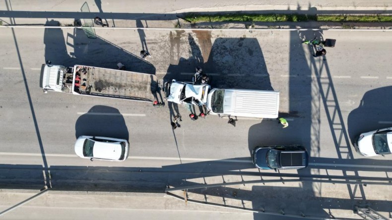 Araçlar birbirine girdi kaza can pazarına döndü