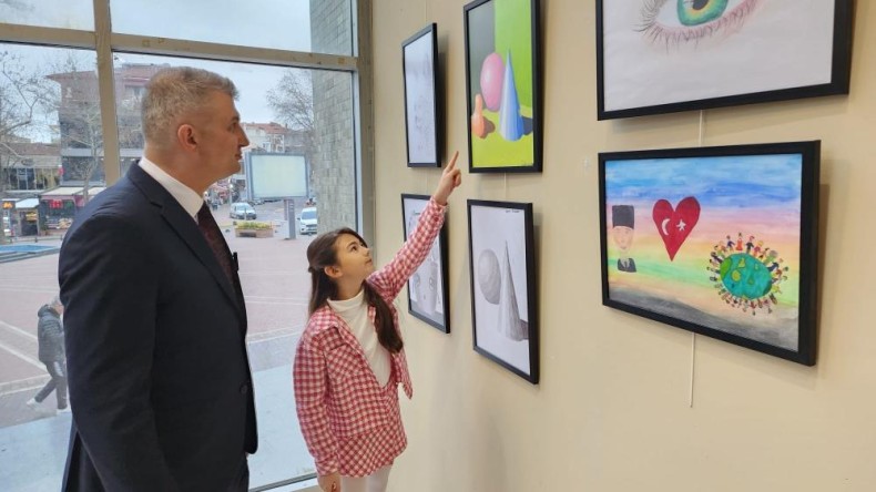 10 yaşındaki Deren, resim sergisi açtı