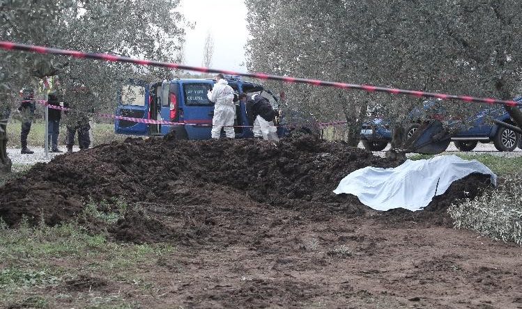 Hayvan gübresinin içinde kadın cesedi bulundu