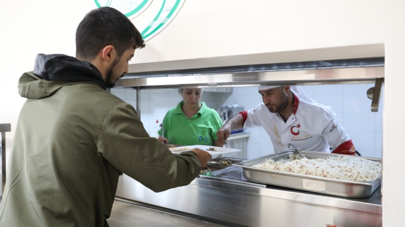 Anne Eli yemekhanesine yarıyıl tatili molası