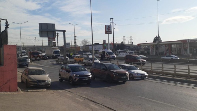 Gebze’de 5 aracın karıştığı kazada yaralılar var