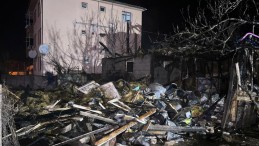 Kalorifer kazanı patladı, alevler geceyi aydınlattı