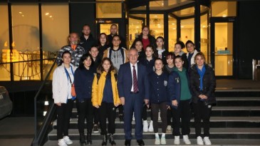 Galibiyeti kutladılar