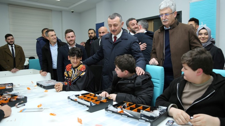 Gültepe Kültür Merkezi’nde ilk ders Başkan Büyükakın’dan