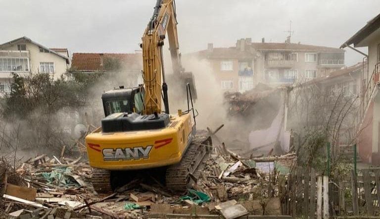 Asrın felaketini yaşayan ilçede yıkılan bina sayısı 111 oldu