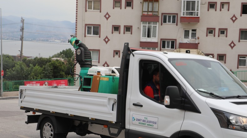 İzmit Belediyesi yıl boyunca dezenfeksiyon ve ilaçlama çalışmalarında hız kesmedi