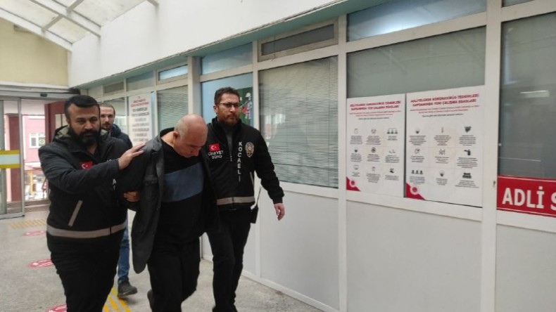 Akrabasına kurşun yağdırdı