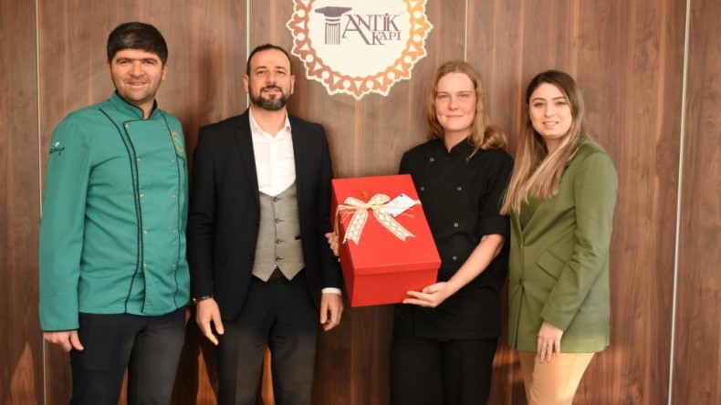 Hollandalı öğrenci Türk mutfağını Antikkapı’da öğrendi