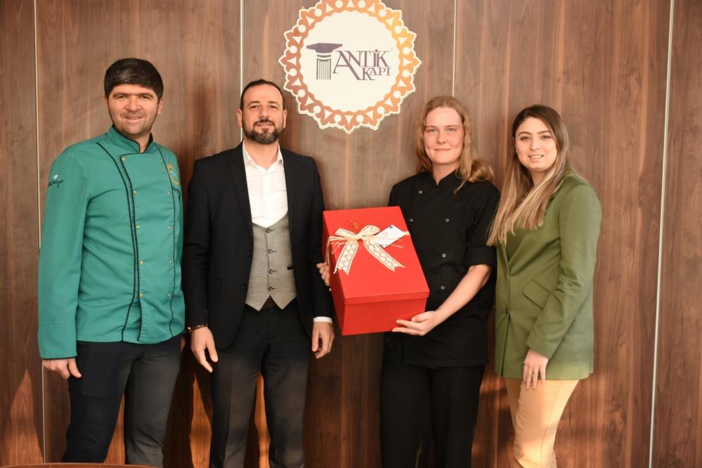 Hollandalı öğrenci Türk mutfağını Antikkapı’da öğrendi