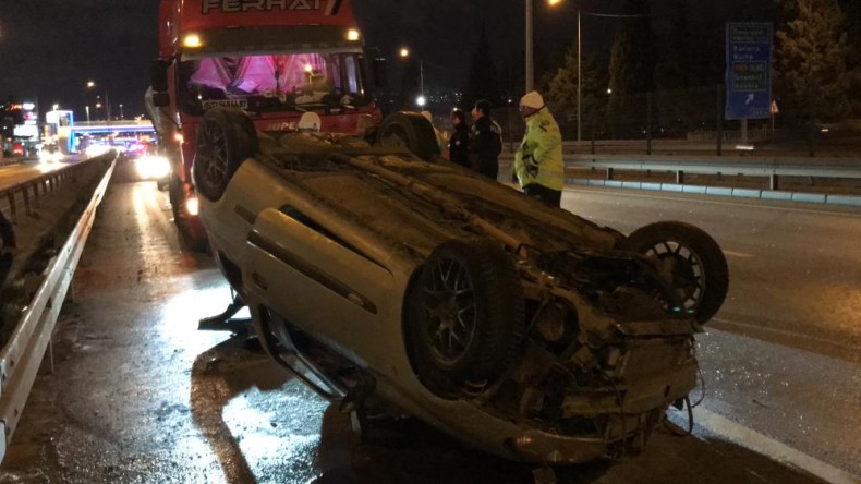 Başiskele’de otomobil takla attı; Yaralılar var