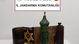 Kocaeli’de ceylan derisi üzerine İbranice yazılmış Tevrat ele geçirildi