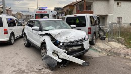 İzmit’te kaza; Yol bir süre trafiğe kapandı, 3 yaralı var