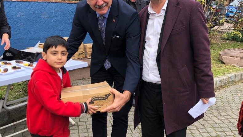 İzmit Belediyesi ve İzmit Kent Konseyi ‘Okuyan Bir Gelecek’ uygulamasını başlattı