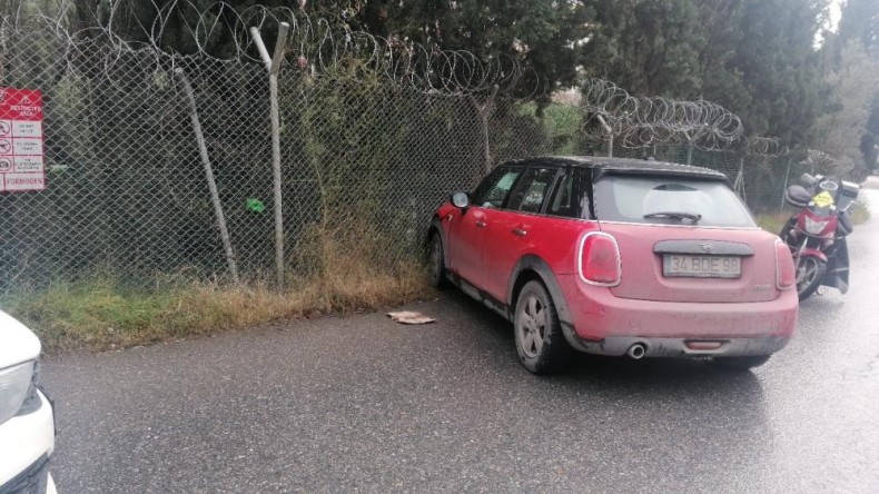 Feci kaza; Otomobil ile motosiklet kafa kafaya çarpıştı