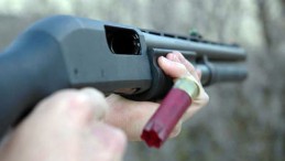 Kardeşi ve yeğenini pompalı tüfekle vurdu