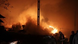 Geri dönüşüm fabrikasında yangın