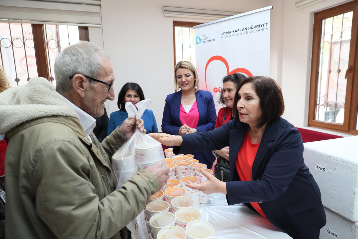 Selvi Kılıçdaroğlu Topçular’da Mahalle Mutfakları Projesini inceledi