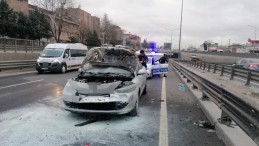 Üç araç birbirine girdi, Bir araçta yangın çıktı