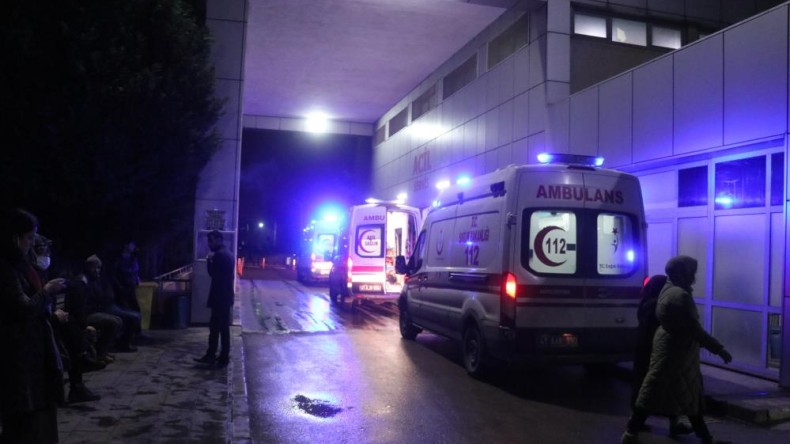 Yanan ateşe parlayıcı madde döktüler: 2’si çocuk 3 kişi yandı