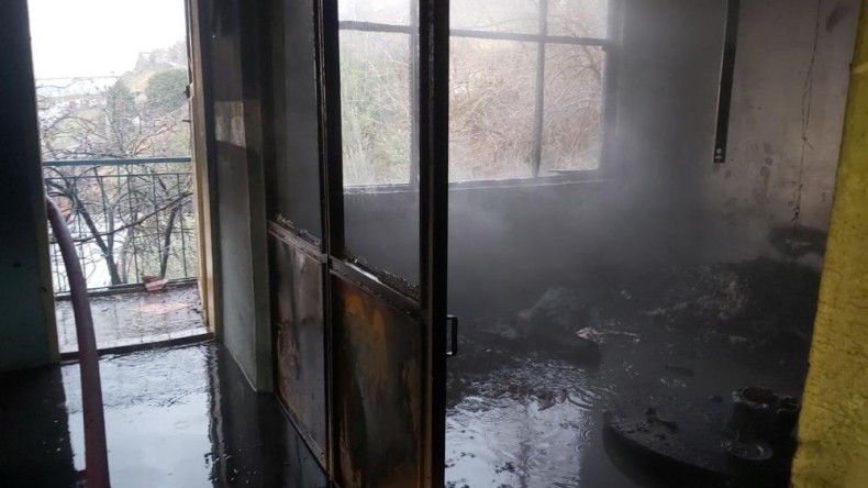 Tek katlı boş evde yangın çıktı