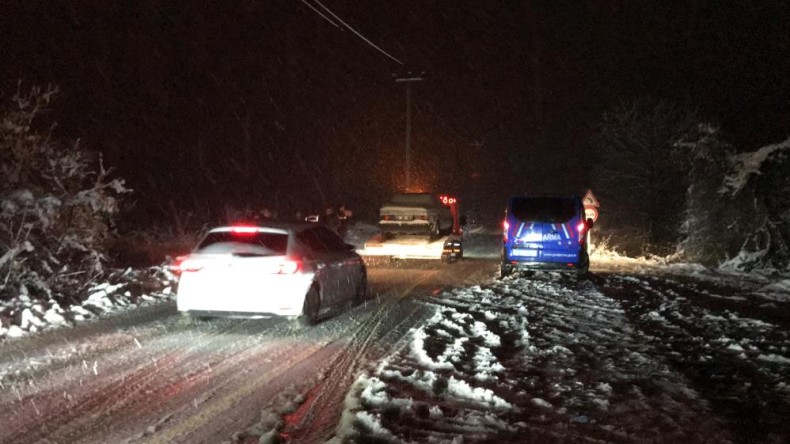 Yüzlerce kişi mahsur kaldı