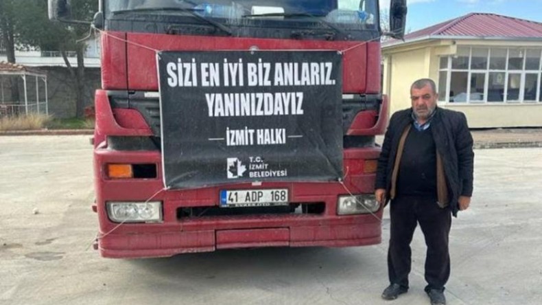 İzmit Belediyesi yardım tırlarından biri daha Kahramanmaraş Pazarcık’a ulaştı