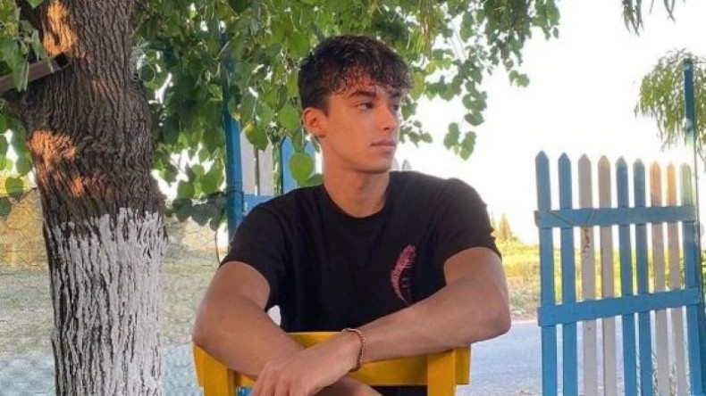 Dedesinin evinde kendini astı