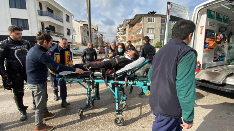 Motosikletten düşen kurye yaralandı