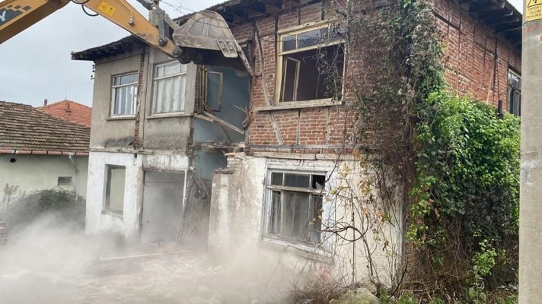 Gölcük’te yıkılan bina sayısı 175’e ulaştı