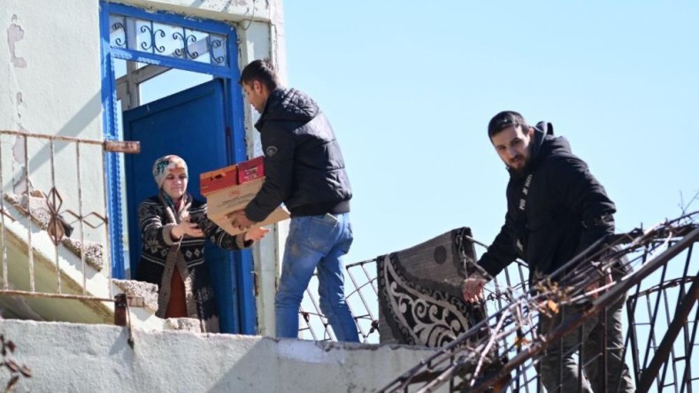 Kartepe Belediyesi Defne’de yaraları sarıyor