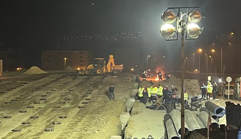 Başkan ve ekipler kandili çalışarak geçirdi