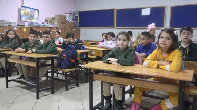 Kocaeli’de depremzede öğrenciler ders başı yaptı