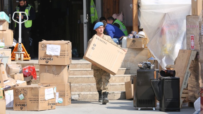 Günlük 300 aile ve 195 mahalleye yardım