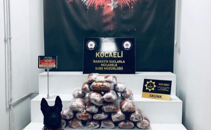 20 kilo uyuşturucuyu tırın yatak kısmına gizlemiş