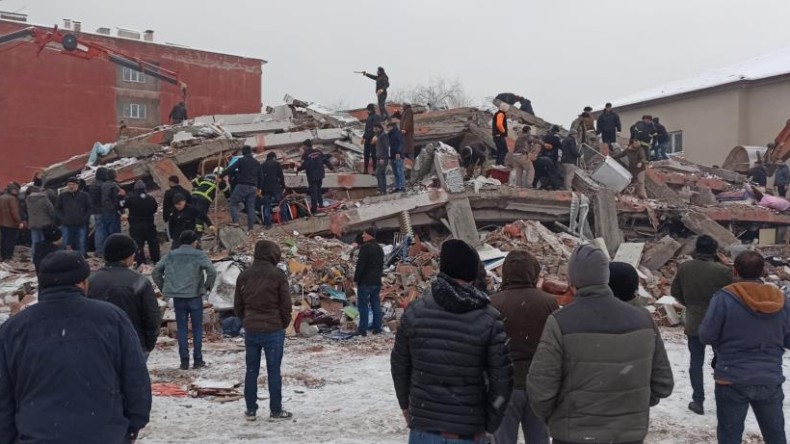 Büyük DEPREM: 7.4’lük sarsıntı birçok ilde hissedildi