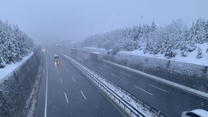 Kocaeli’de kar yağışı etkili oluyor