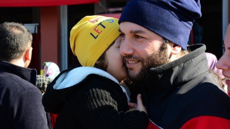 Enkazda kalmıştı, bu kez 82 cana umut olan ekibin parçası oldu