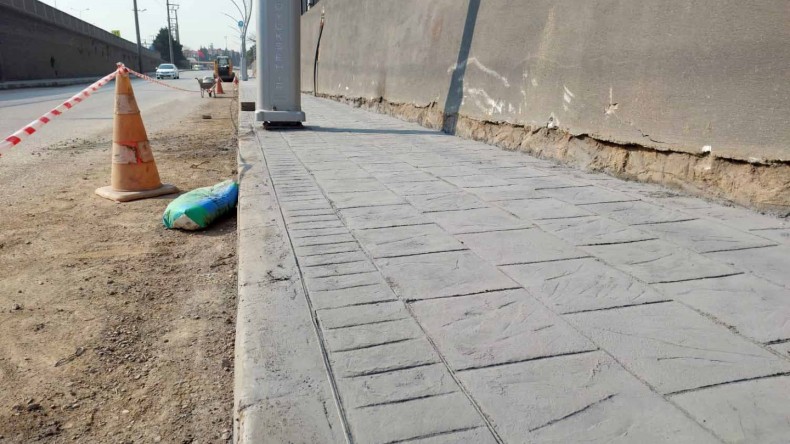 Derince Millet Bahçesi çevresine yaya kaldırımı yapılıyor