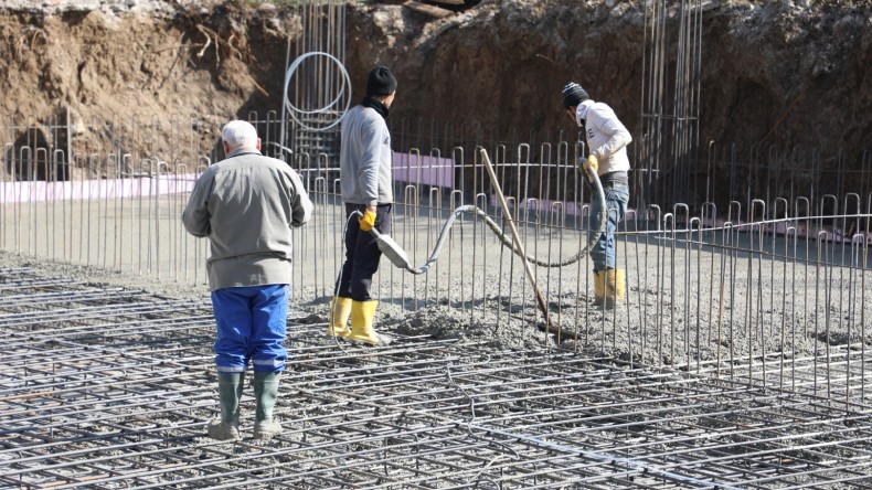 Karamürsel Kızderbent’te çok amaçlı salonun temeli atıldı