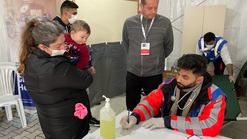 Büyükşehir’den Hatay’da gönüllü doktorlarla sağlık hizmeti