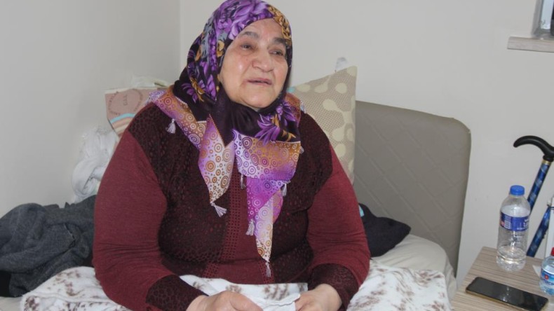 Depremin en acı yüzünü ağlayarak anlattı: “Çöpten çıkarılan ekmeği bile paylaştığımız oldu”