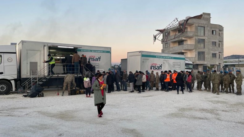 Yüzbinlerce kişiye sıcak yemek ikramı