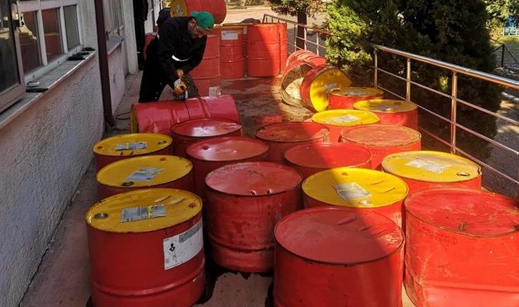 Lise öğrencileri depremzedeler için soba üretiyor