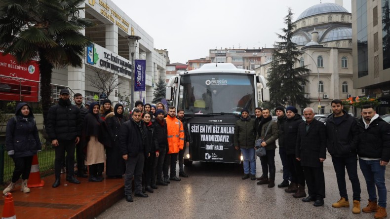 İzmit Belediyesi gönüllü sağlıkçıları afet bölgesine ulaştırıyor