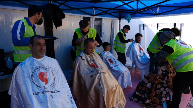 Kocaelili berberler ve kuaförler deprem bölgesinde