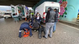 Panelvan ile motosiklet çarpıştı: Yaralı var